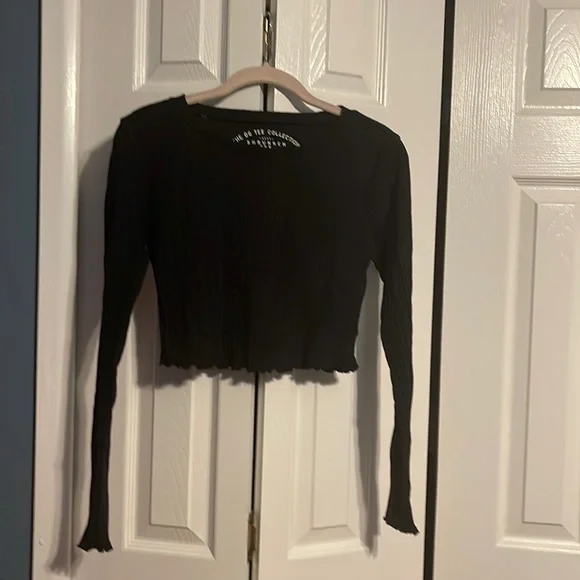 NWOT Aeropostale long sleeve shrunken tee in black size Medium - Picture 2 of 8